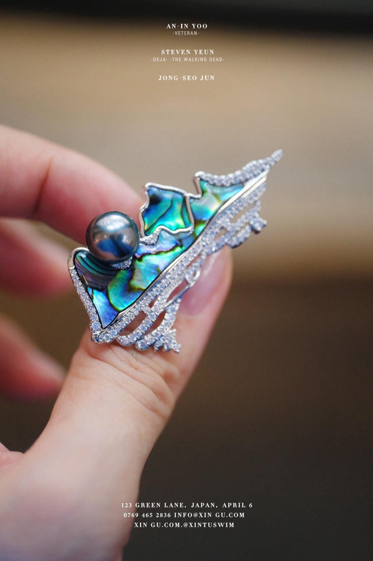 Aurora Tahitian Pearl Brooch | 9-10mm Round Seawater Pearl Abalone Shell Pin
