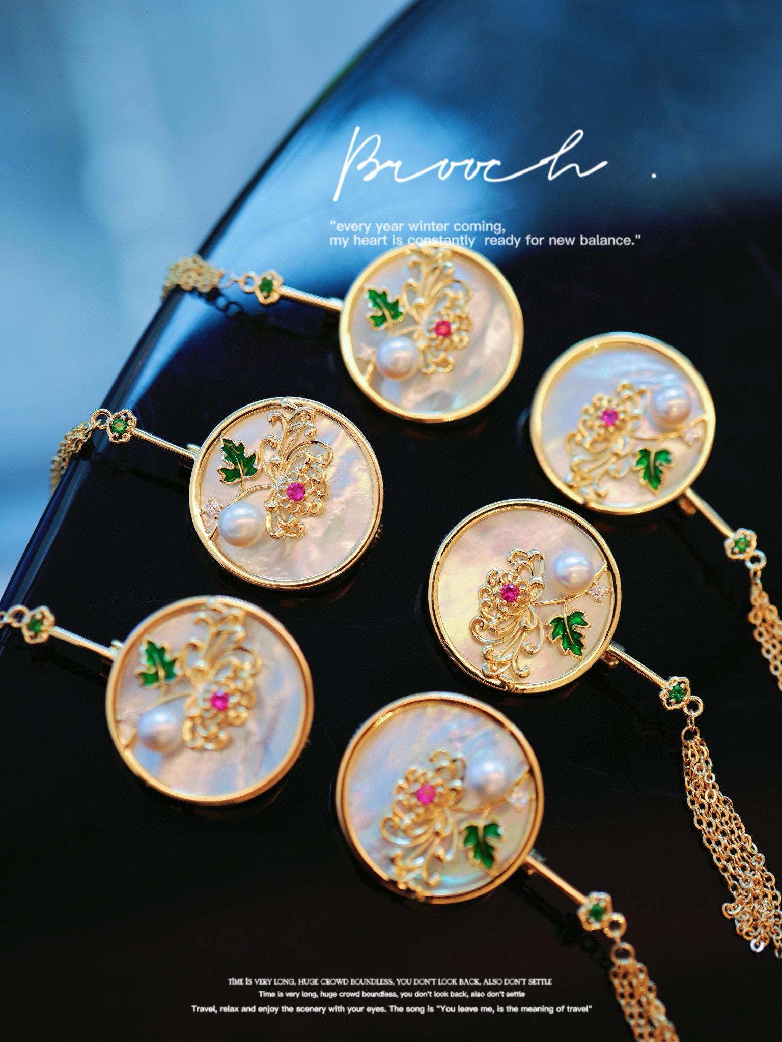 Chrysanthemum Oriental Brooch | 6-7mm Natural Round Pearl, Gold-Plated Copper & Mother-of-Pearl