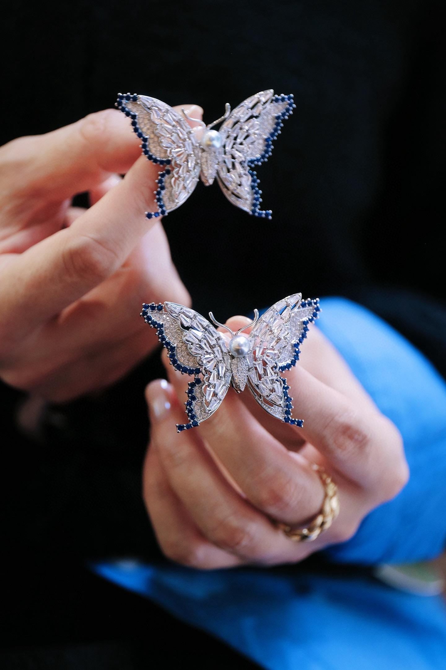 Luminous Butterfly Brooch | 6-6.5mm Japanese Akoya Pearl, Sparkling Pavé Butterfly Jewelry
