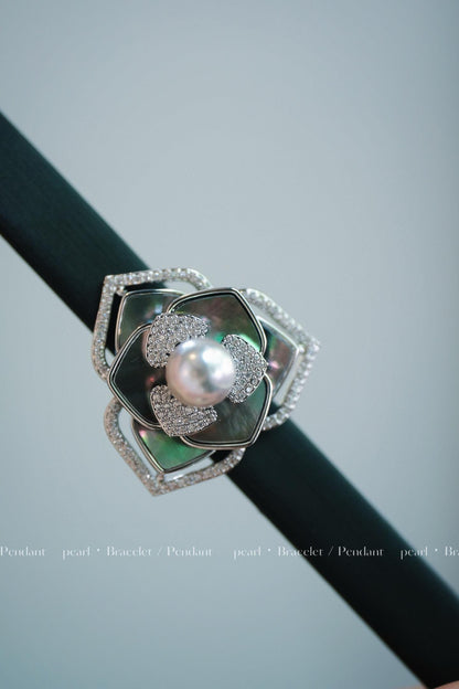 Camellia Bracelet | 7-7.5mm Japanese Akoya Pearl Shell