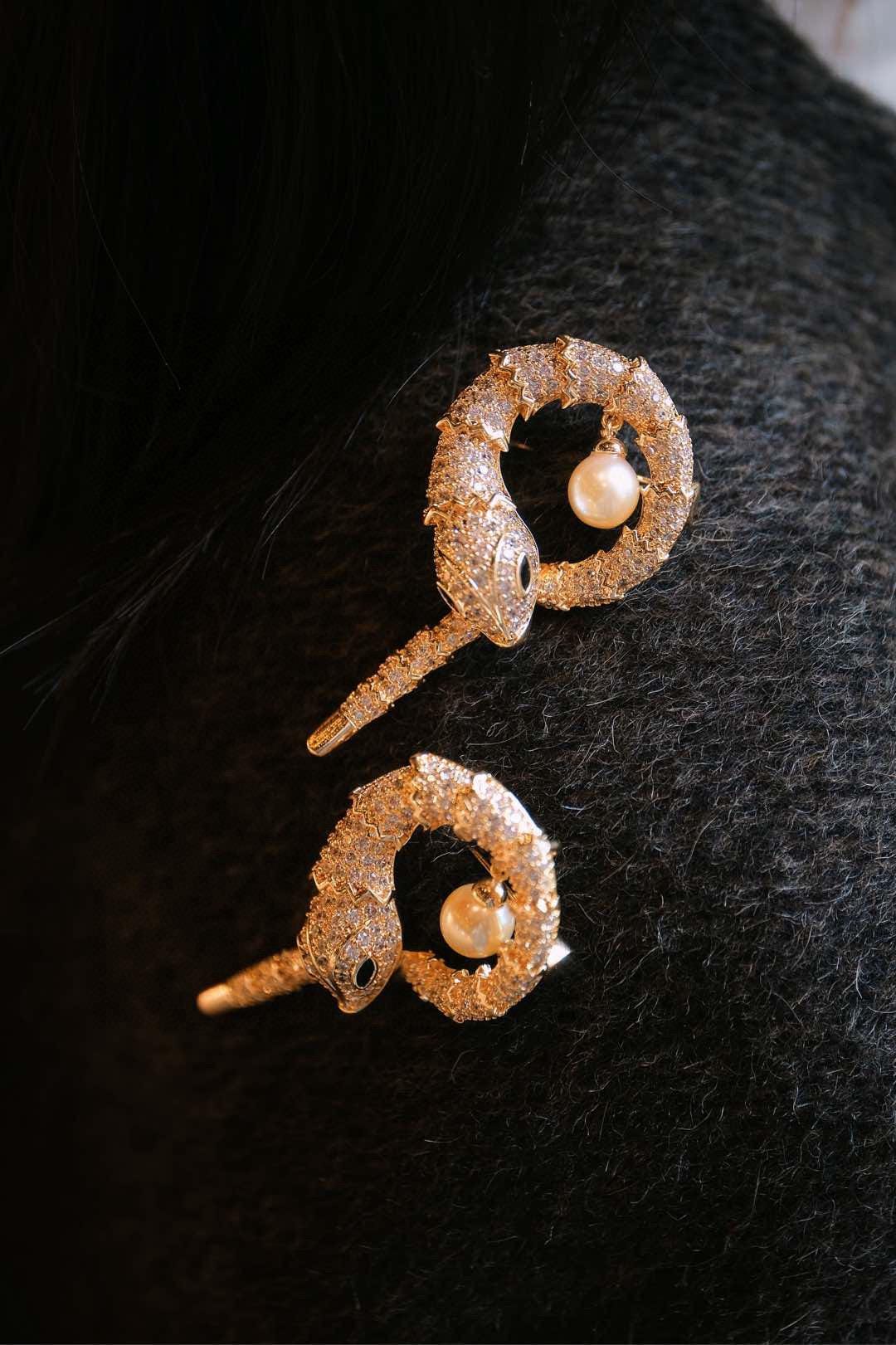 Golden Serpent Akoya Pearl Brooch | 7-8mm Gold Seawater Pearl Pin