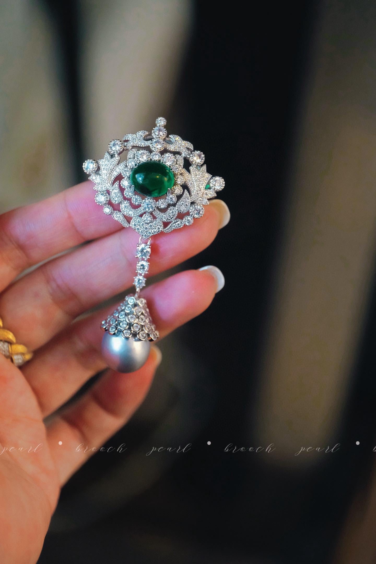 Vintage Baroque Tahitian Pearl Brooch | 13-14mm Convertible Pendant Pin