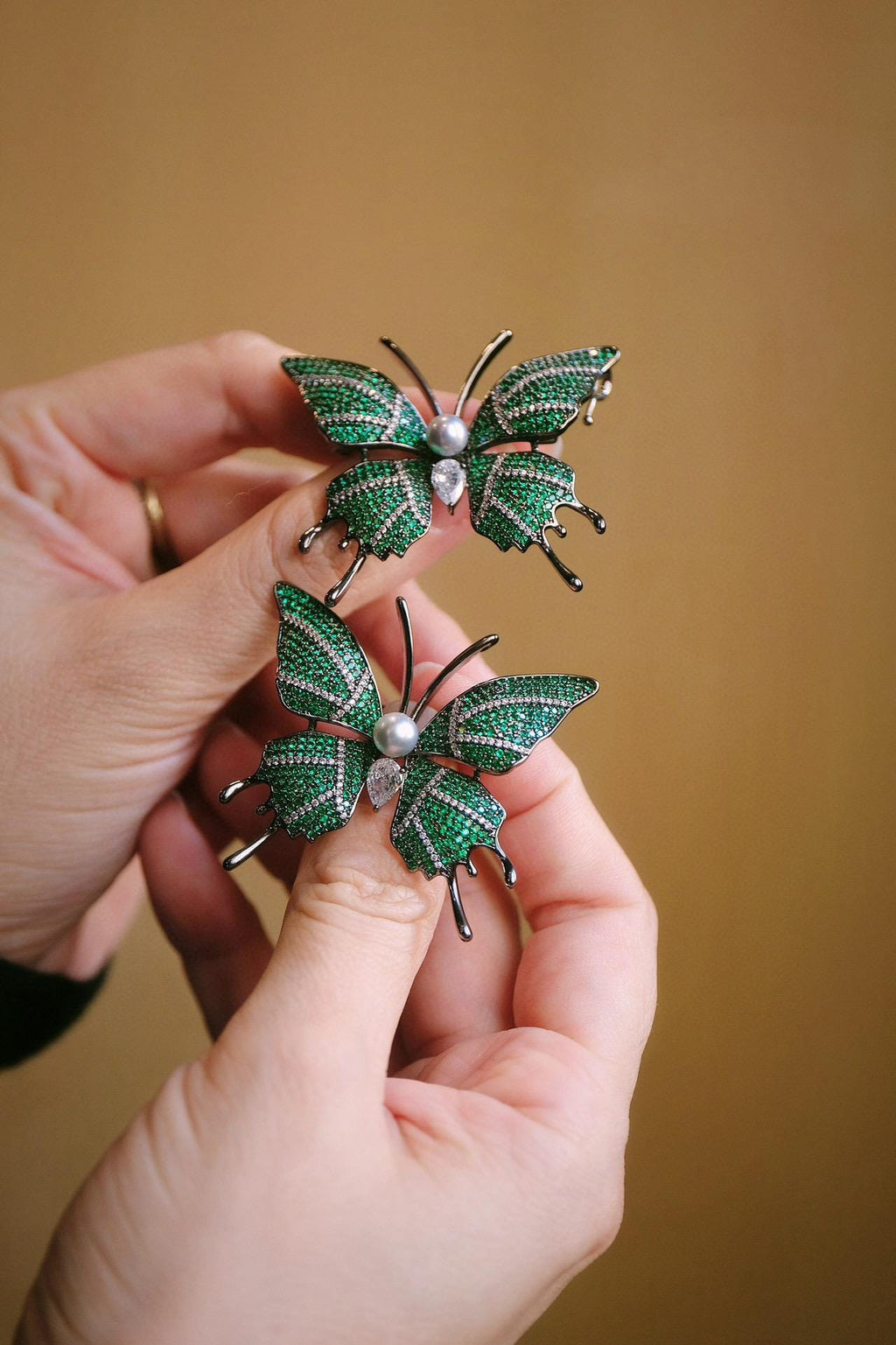 Green Sprite Butterfly Brooch | 6-6.5mm Akoya Pearl Convertible Pin
