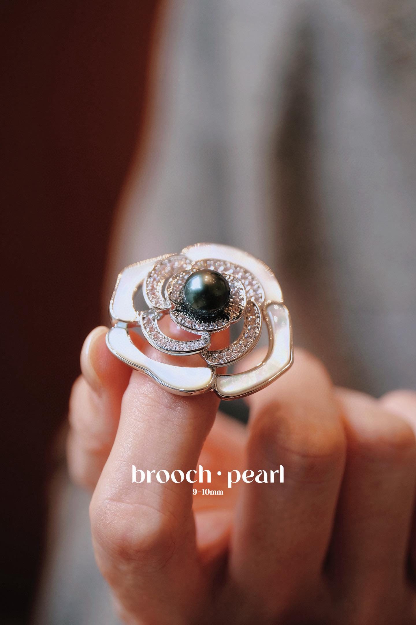 Classic Camellia Tahitian Pearl Brooch | 9-10mm Pearl Mother-of-Pearl Pin