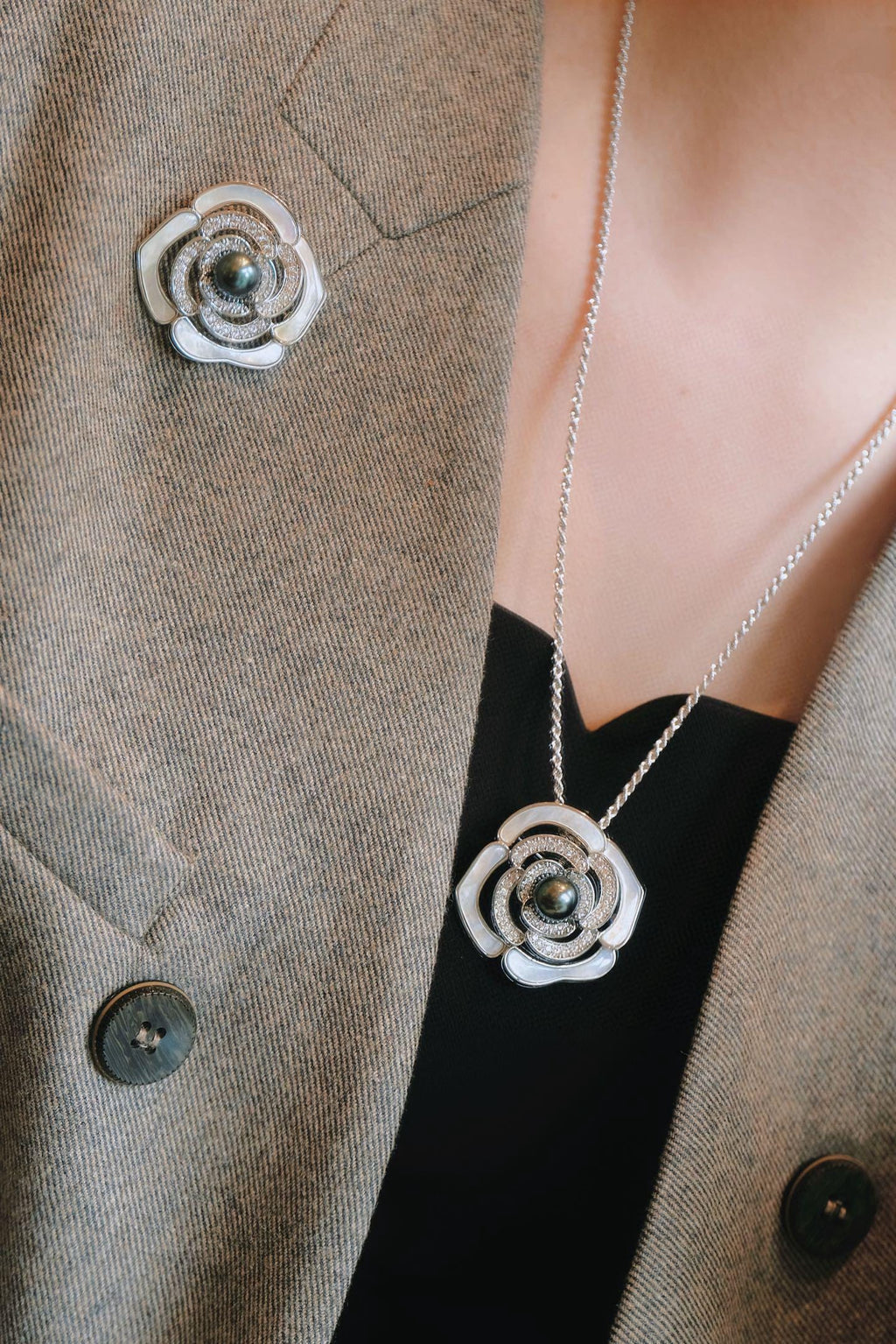 Classic Camellia Tahitian Pearl Brooch | 9-10mm Pearl Mother-of-Pearl Pin