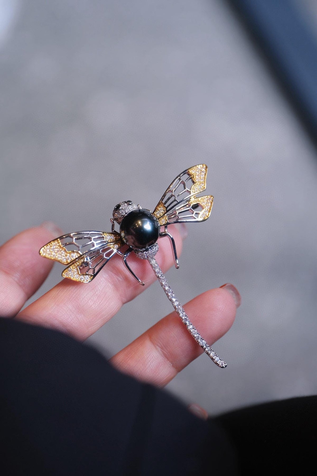 Dragonfly Tahitian Pearl Brooch | 10-11mm Natural Seawater Pearl Pin