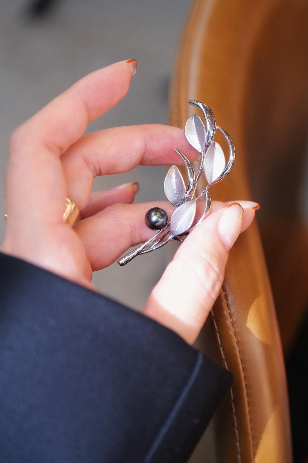 Wheat Tahitian Pearl Brooch | 8-9mm Natural Seawater Pearl Pin