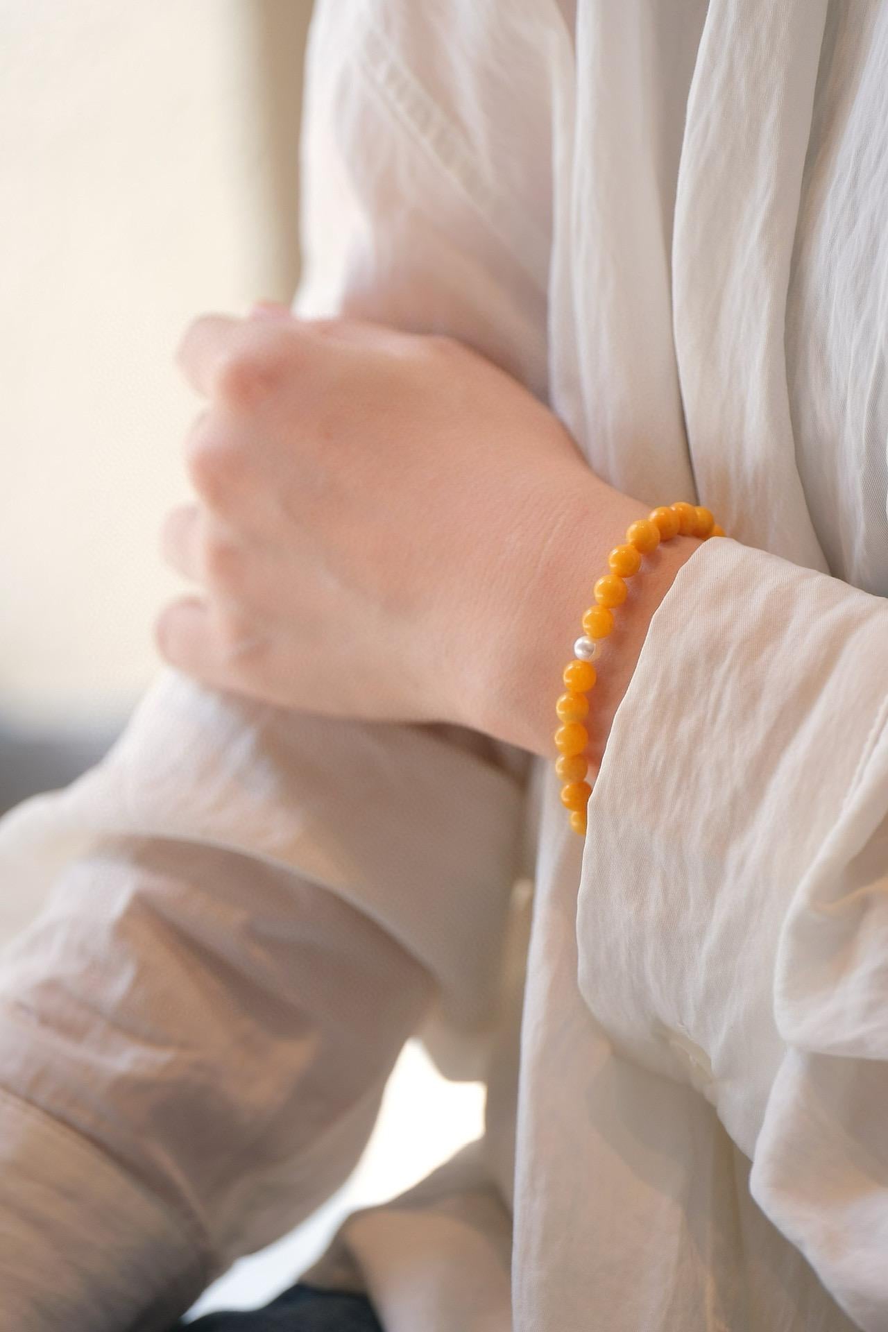 Amber Pearl Bracelet | 6-6.5mm Beads