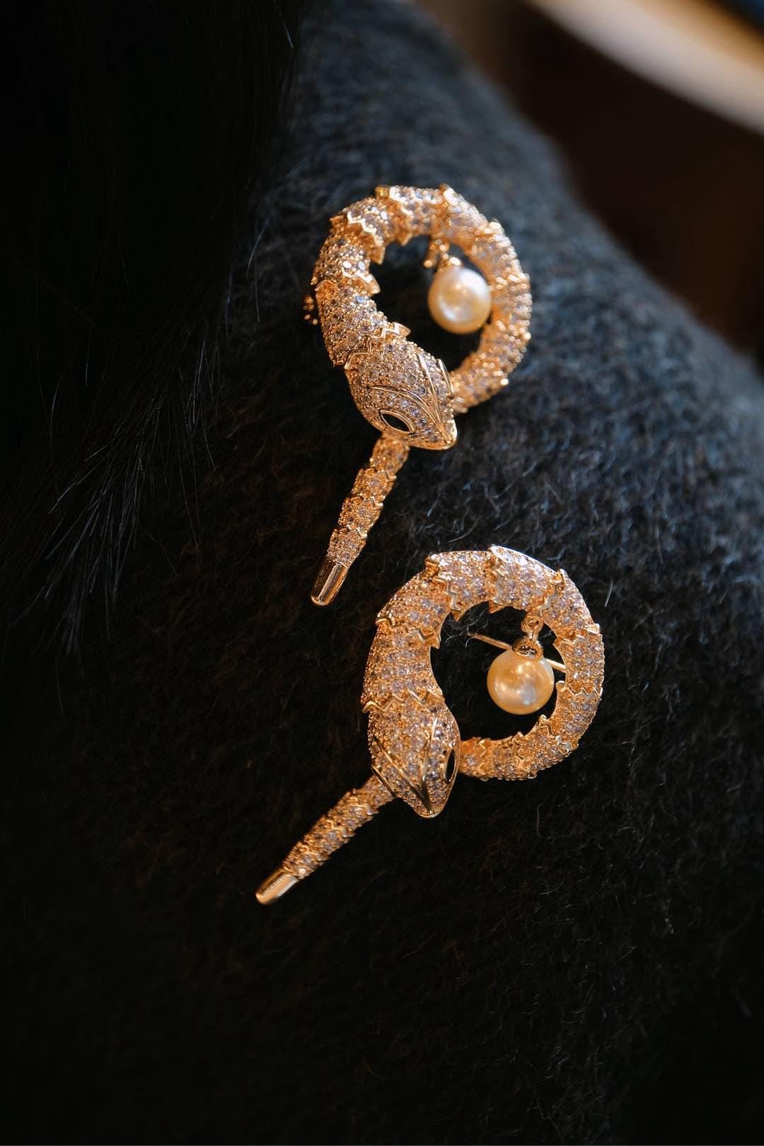 Golden Serpent Akoya Pearl Brooch | 7-8mm Gold Seawater Pearl Pin