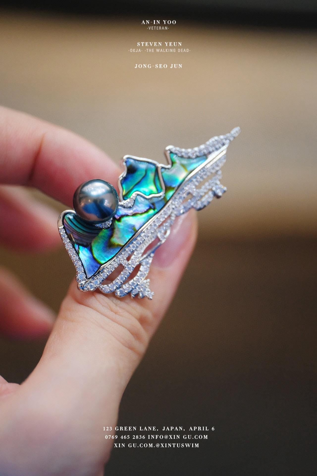 Aurora Tahitian Pearl Brooch | 9-10mm Round Seawater Pearl Abalone Shell Pin