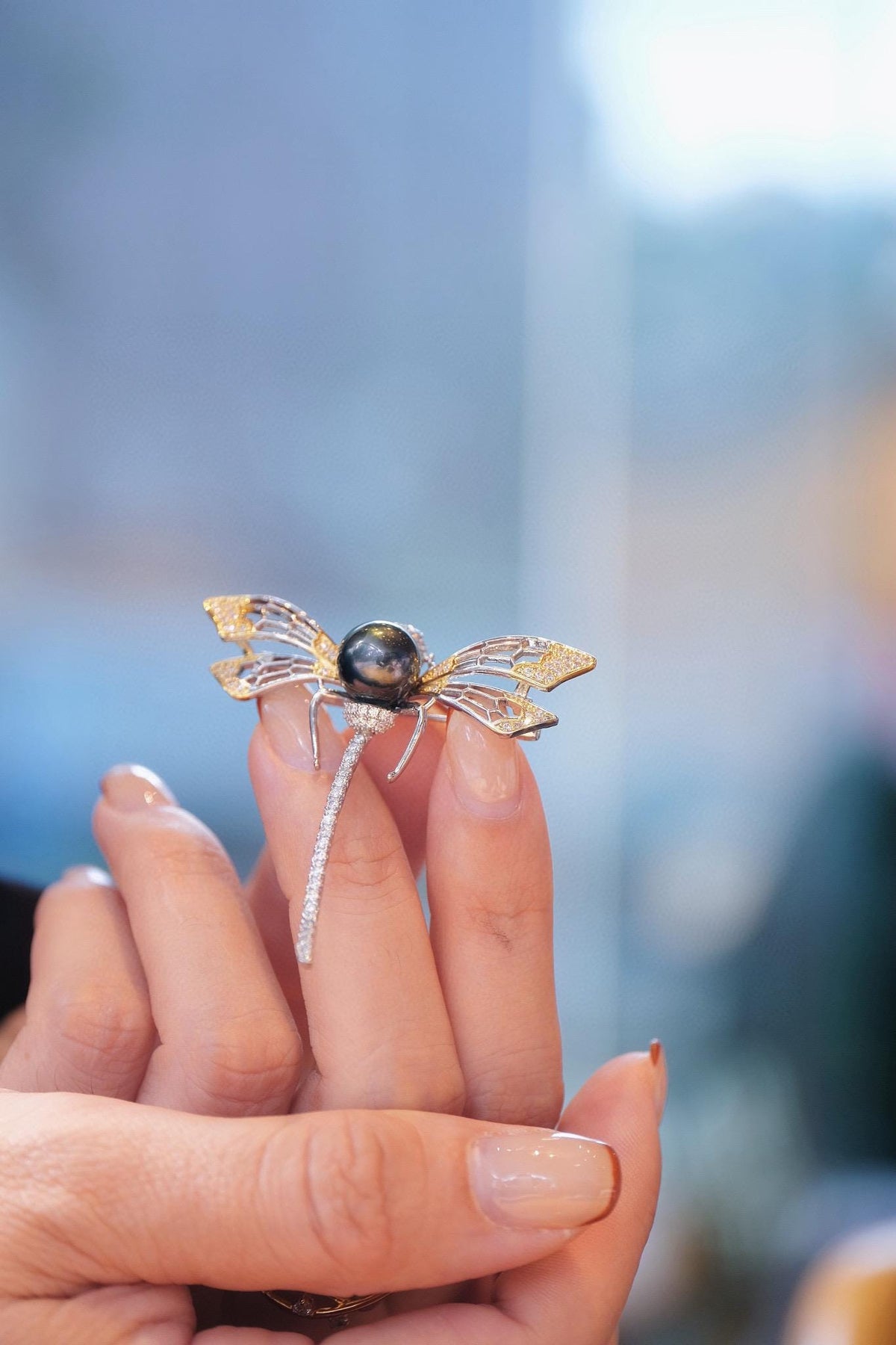 Dragonfly Tahitian Pearl Brooch | 10-11mm Natural Seawater Pearl Pin
