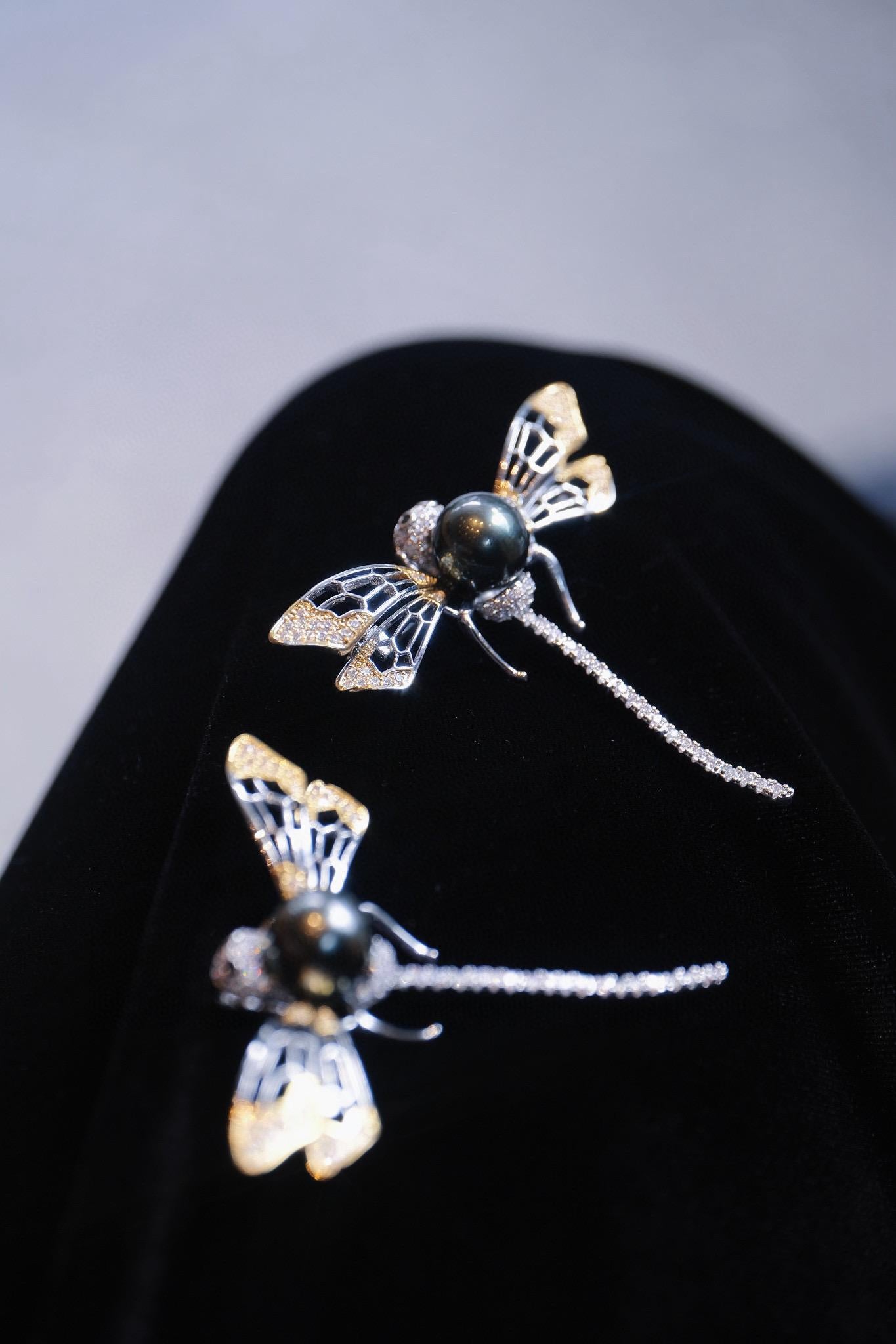 Dragonfly Tahitian Pearl Brooch | 10-11mm Natural Seawater Pearl Pin