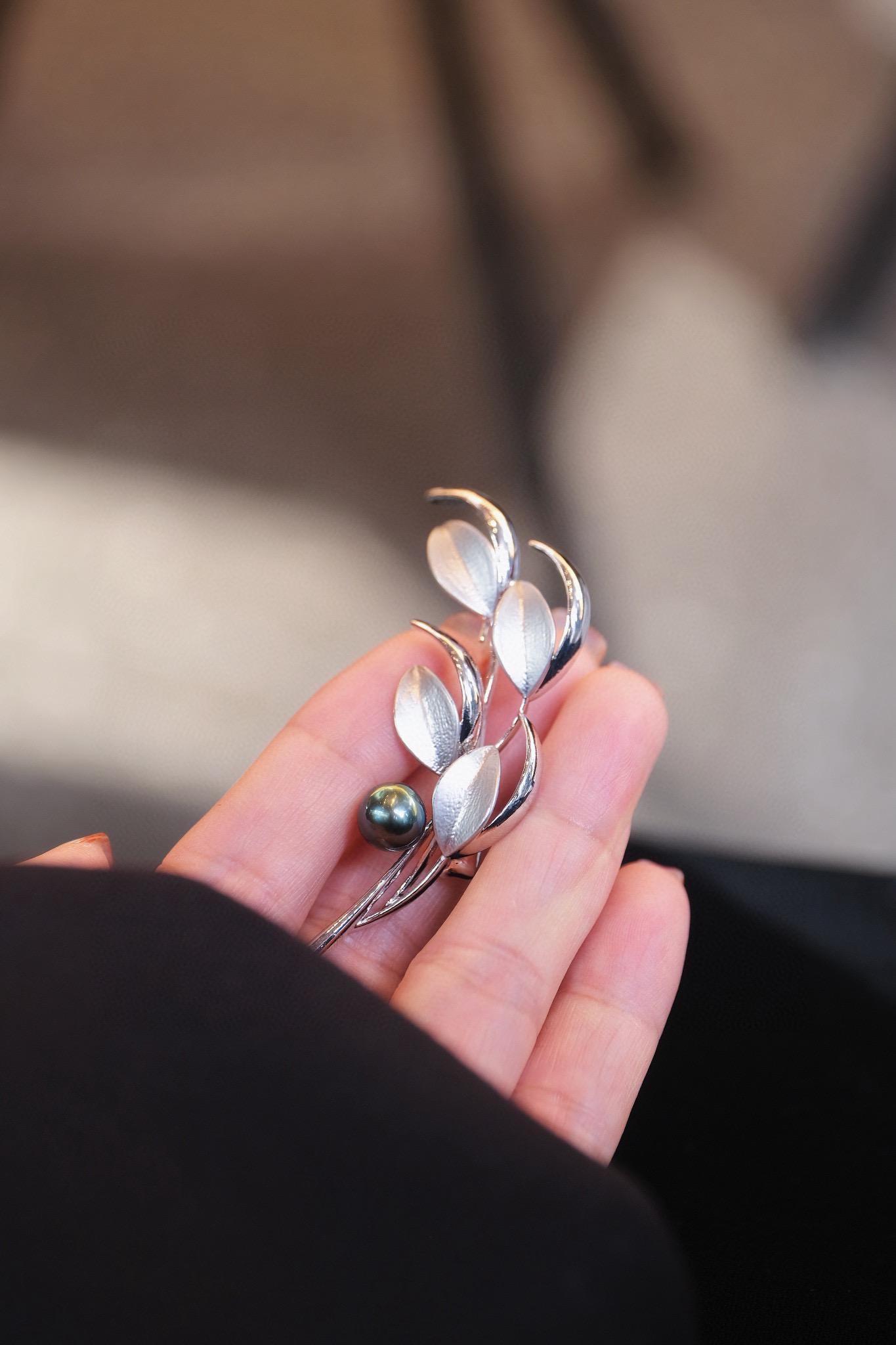 Wheat Tahitian Pearl Brooch | 8-9mm Natural Seawater Pearl Pin