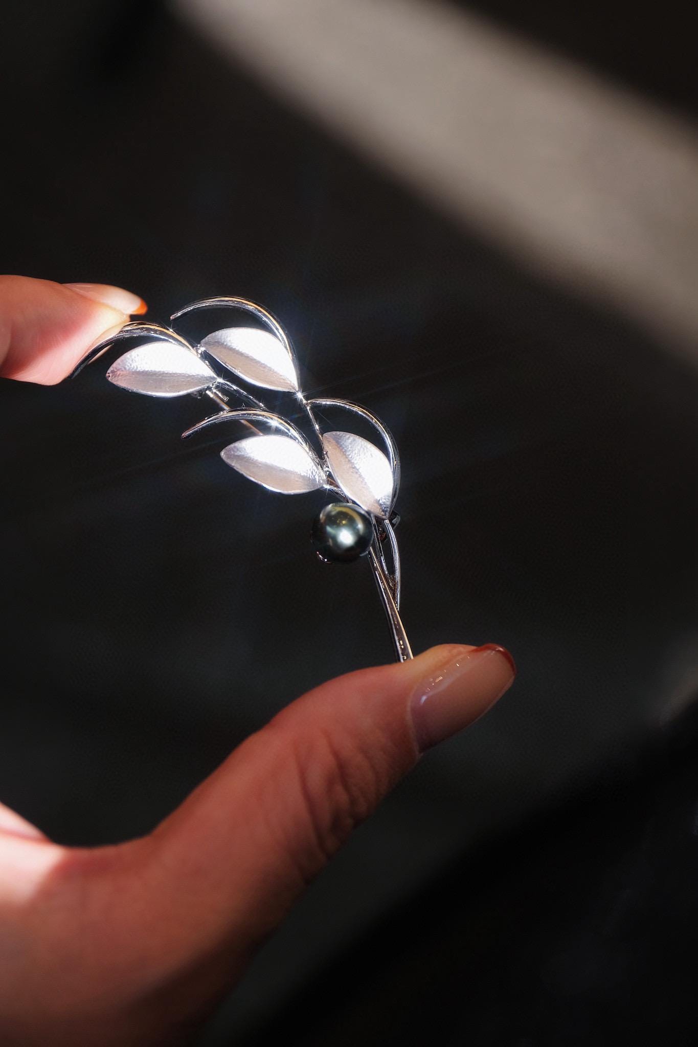 Wheat Tahitian Pearl Brooch | 8-9mm Natural Seawater Pearl Pin