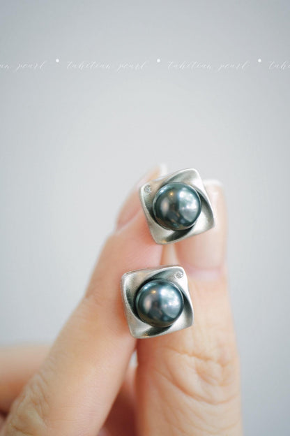 Tahitian Pearl Stud Earrings | 8-8.5mm Pearl Zircon